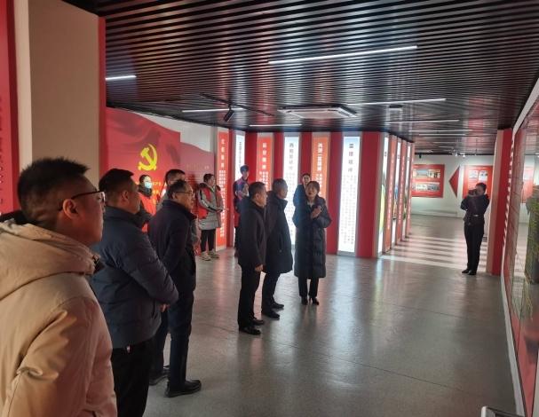 隆鑫股份公司中高層領(lǐng)導(dǎo)一行蒞臨濟南超意興參觀交流